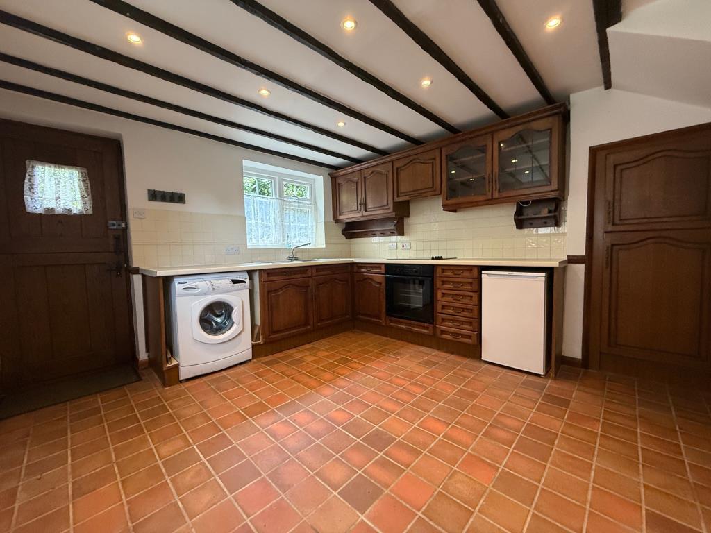 Lot: 150 - PERIOD COTTAGE FOR IMPROVEMENT - Kitchen area